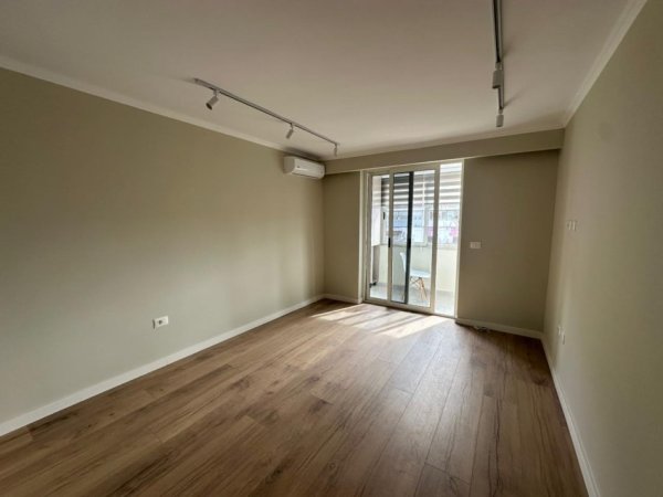 Tirane, shitet apartament 1+1 Kati 5, 45 m² 125.000 € (21 Dhjetori)