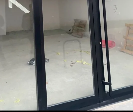 Tirane, jepet me qera dyqan Kati 0, 40 m² 500 € (XHAMLLIKU)