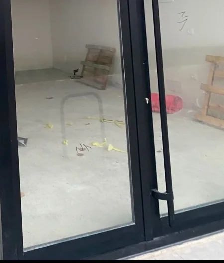 Tirane, jepet me qera dyqan Kati 0, 40 m² 500 € (XHAMLLIKU)