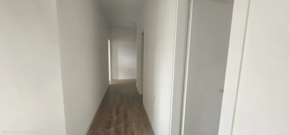 Tirane, shes apartament 3+1 Kati 2, 339.000 € (Pazari i ri)