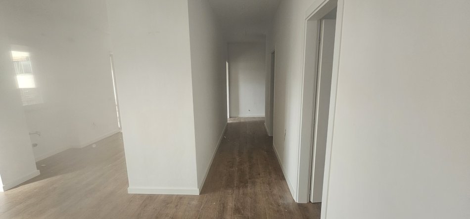 Tirane, shes apartament 3+1 Kati 2, 339.000 € (Pazari i ri)