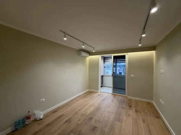 Tirane, shitet apartament 1+1 Kati 5, 42 m² 125.000 € (21 Dhjetori)