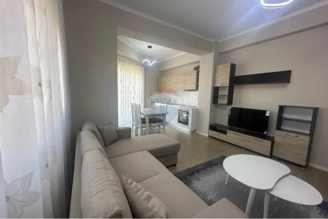 Tirane, jepet me qera apartament 1+1+Aneks+Ballkon Kati 5, 68 m² 650 € (Selvia)