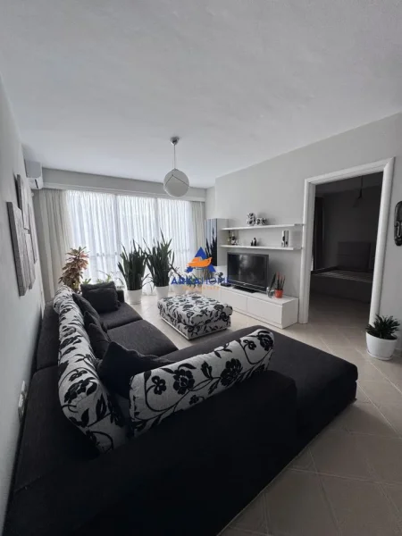 Tirane, jepet me qera apartament 1+1 Kati 2, 64 m² 600 € 