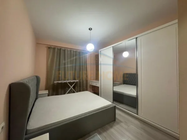 Tirane, jepet me qera apartament 1+1 Kati 3, 71 m² 600 € (Porcelan)