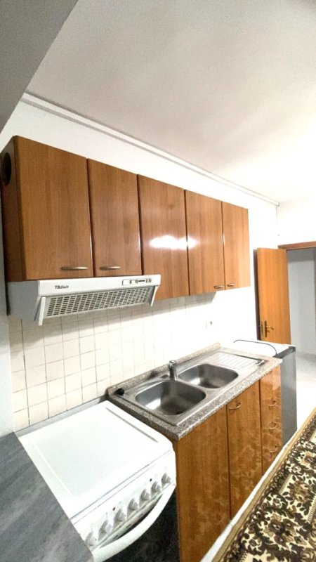 Jepet Apartament 1+1 me Qera në Rrugen Vaso Pasha afer Gardes, Liqenit dhe Bllokut,   420 €URO