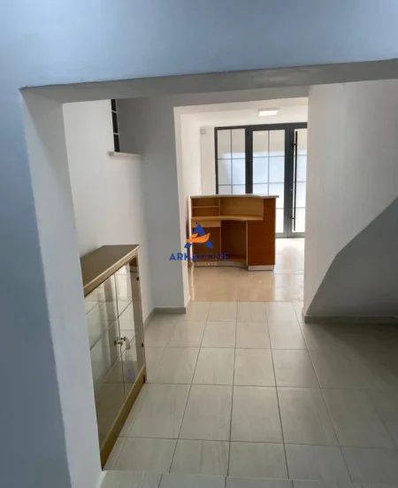 Tirane, jepet me qera ambjent biznesi Kati 0, 120 m² 1.456 € 