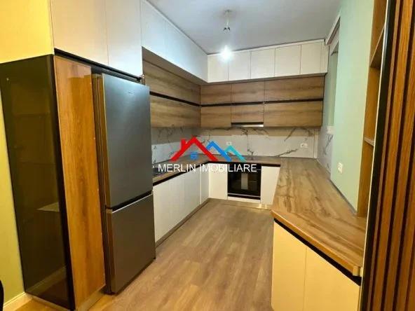 Tirane, jepet me qera apartament duplex 3+1+Ballkon Kati 5, 150 m² 1.500 € (RRUGA HAMDI SINA,LIQENI I THATE)