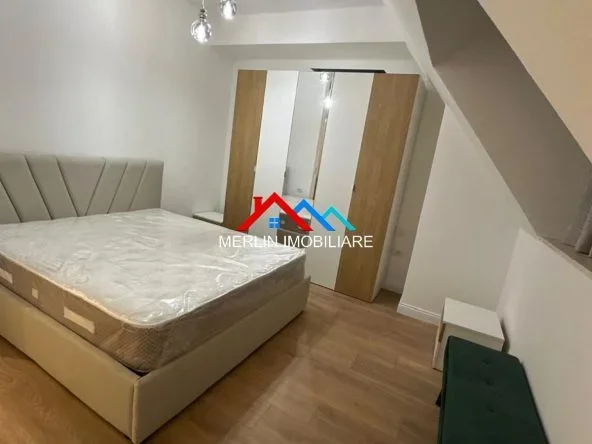 Tirane, jepet me qera apartament duplex 3+1+Ballkon Kati 5, 150 m² 1.500 € (RRUGA HAMDI SINA,LIQENI I THATE)