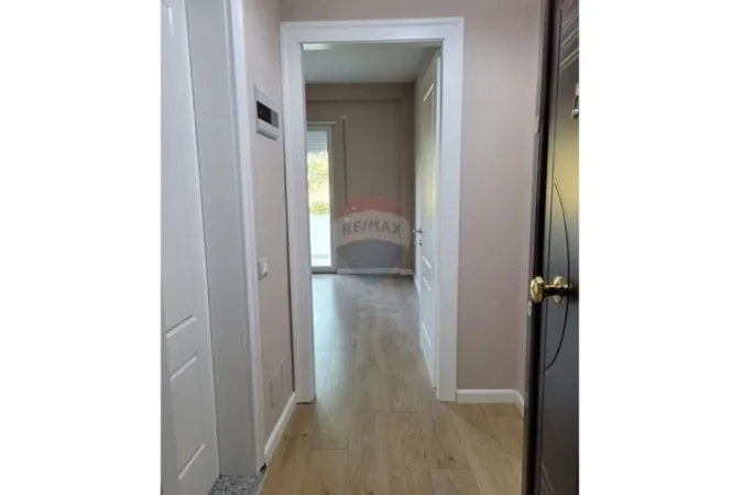 Tirane, jepet me qera apartament 1+1+Ballkon Kati 4, 60 m² (Kopshti Botanik, Tiranë)