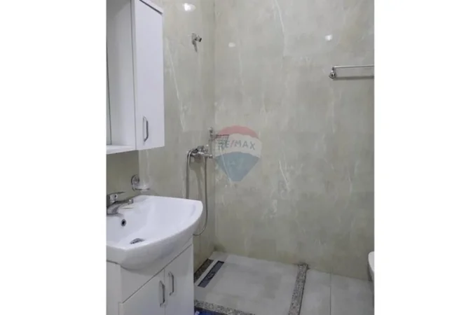 Tirane, jepet me qera apartament 1+1+Ballkon Kati 4, 60 m² (Kopshti Botanik, Tiranë)