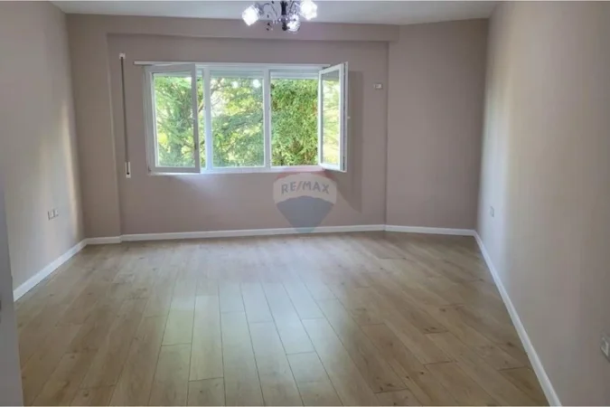 Tirane, jepet me qera apartament 1+1+Ballkon Kati 4, 60 m² (Kopshti Botanik, Tiranë)