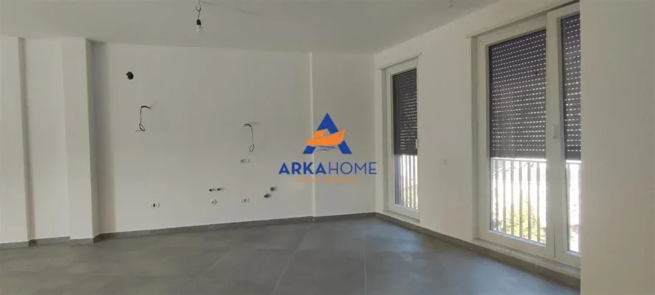 Tirane, jepet me qera ambjent biznesi Kati 5, 220 m² 2.500 € 