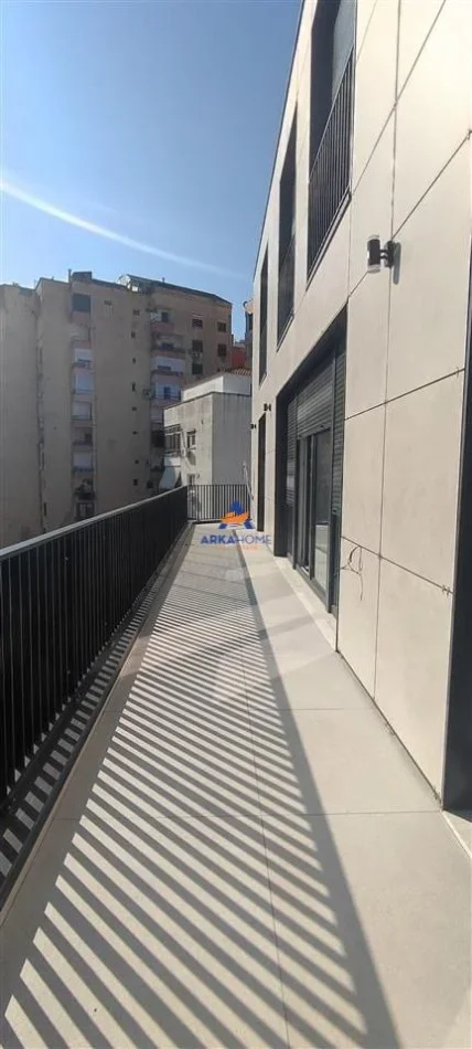 Tirane, jepet me qera ambjent biznesi Kati 5, 220 m² 2.500 € 
