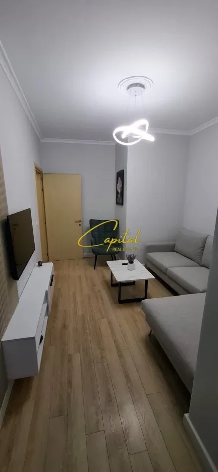 Tirane, jepet me qera apartament 1+1 Kati 1, 55 m² 550 € (KODRA E DIELLIT)