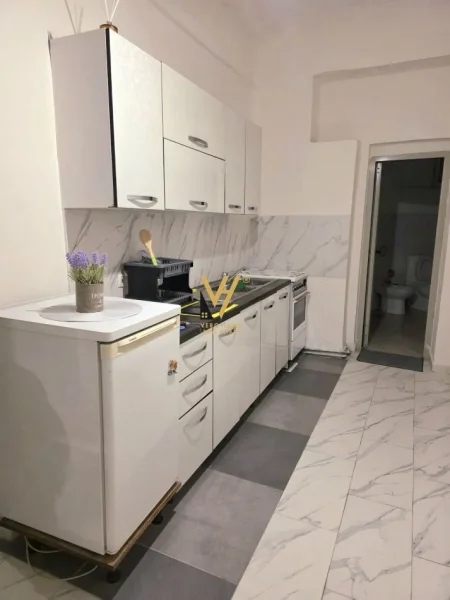 Tirane, jepet me qera apartament 1+1+Ballkon Kati 1, 78 m² 500 € (MYSLYM SHYRI)