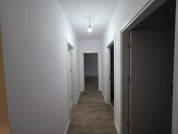 Tirane, jepet me qera apartament 2+1 Kati 5, 110 m² 500 € (5 MAJI)