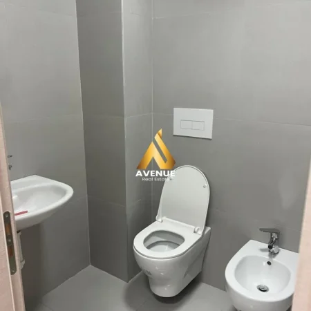 Tirane, jepet me qera apartament 1+1+Ballkon Kati 2, 70 m² 600 € (RRUGA FEJZI HIZMO)