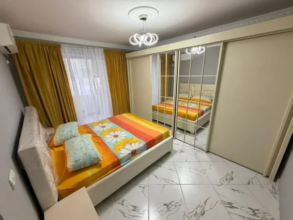 Tirane, jepet me qera apartament 1+1 Kati 1,