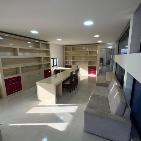 Tirane, jepet me qera ambjent biznesi Kati 0, 3.200 m² 3.200 € (AUTOSTRADA THUMAN-KASHAR)
