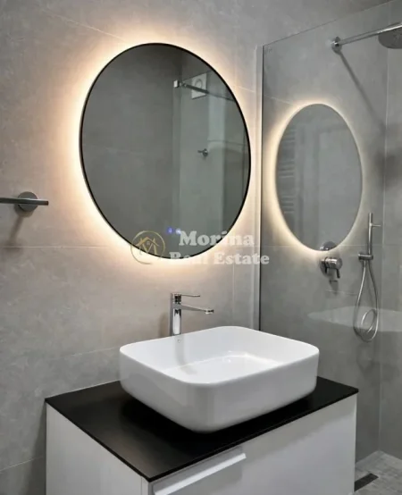 Tirane, jepet me qera ambjent biznesi Kati 4, 70 m² 400 € (Yzberisht)