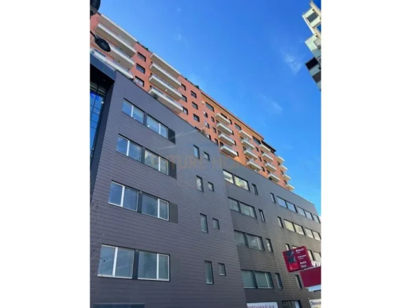 Tirane, jepet me qera ambjent biznesi Kati 6, 116 m² 1.150 € (Ring Center, Zogu i Zi)