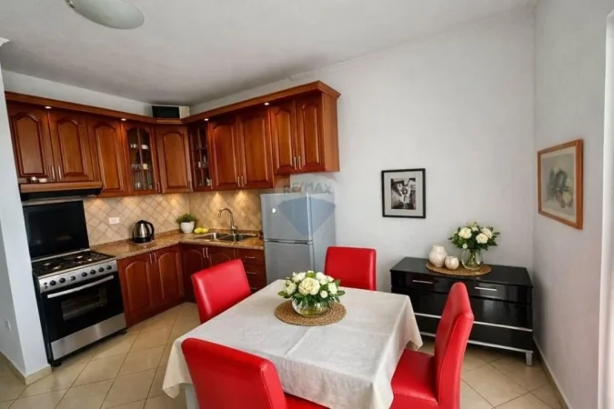 Tirane, jepet me qera apartament 1+1 Kati 4, 73 m² 450 € (Vilat gjermane)