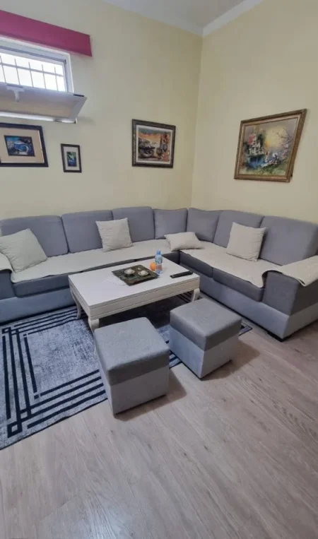 Tirane, jepet me qera apartament 2+1 Kati 2, 70 m² 600 € (21 DHJETORI)