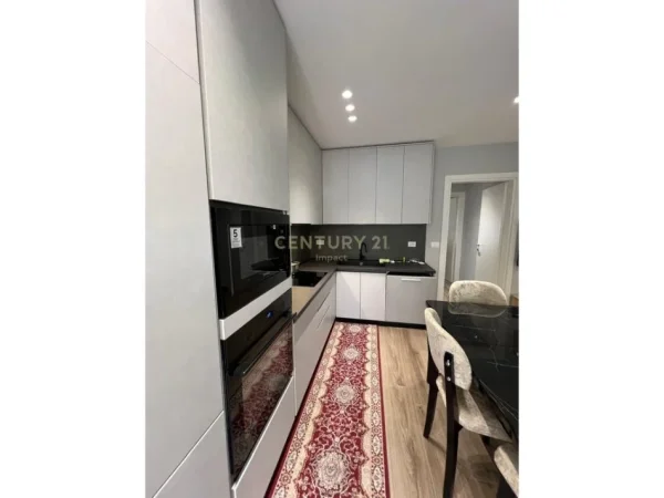 Tirane, jepet me qera apartament 2+1+Ballkon Kati 2, 77 m² 800 € (PAZARI I RI)