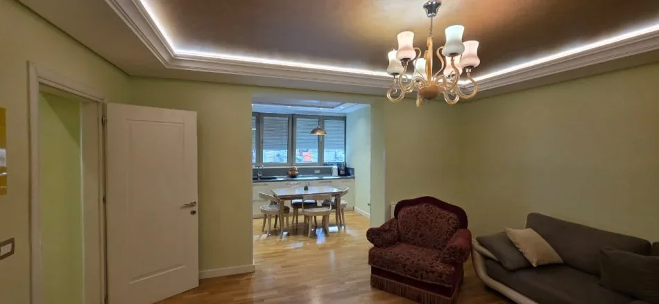 Tirane, jepet me qera apartament 2+1 Kati 1, 96 m² 1.000 € (Qender)