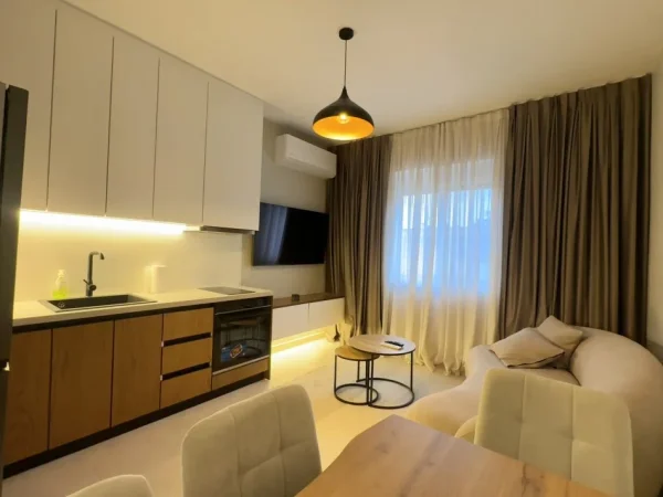 Tirane, jepet me qera apartament Kati 5, 35 m² 700 € (libri universitar)