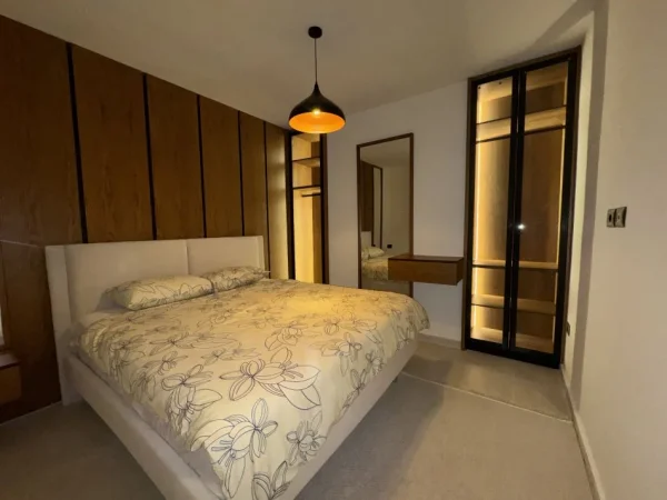 Tirane, jepet me qera apartament Kati 5, 35 m² 700 € (libri universitar)