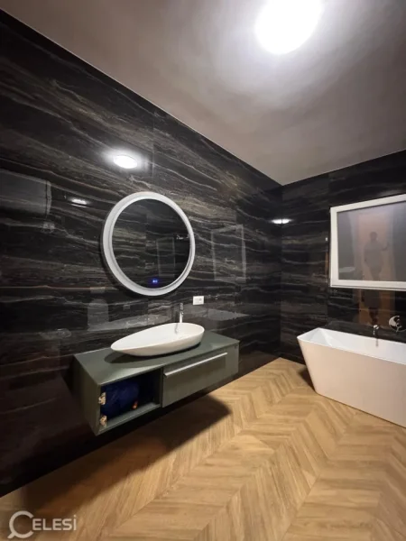 Tirane, jepet me qera apartament 2+1+Ballkon Kati 1, 156 m² 1.000 € (SAUK)