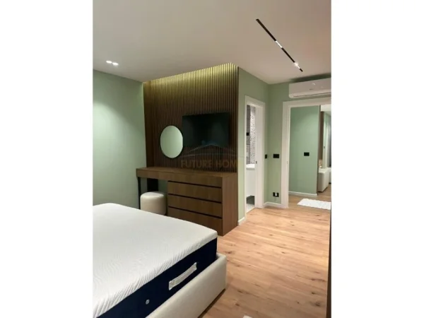 Tirane, jepet me qera apartament 2+1 Kati 8, 118 m² 1.050 € (ish dogana)