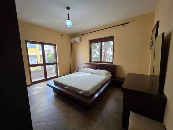 JEPET ME QERA APARTAMENT 3+1 PRANE SPITALIT AMERIKAN2 , RRUGA E DIBRES