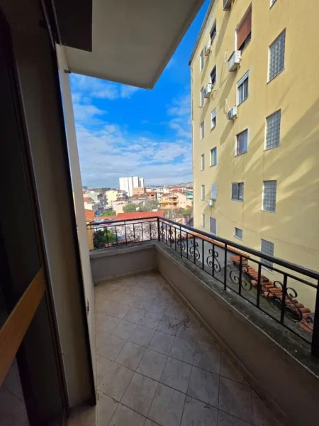 JEPET ME QERA APARTAMENT 3+1 PRANE SPITALIT AMERIKAN2 , RRUGA E DIBRES
