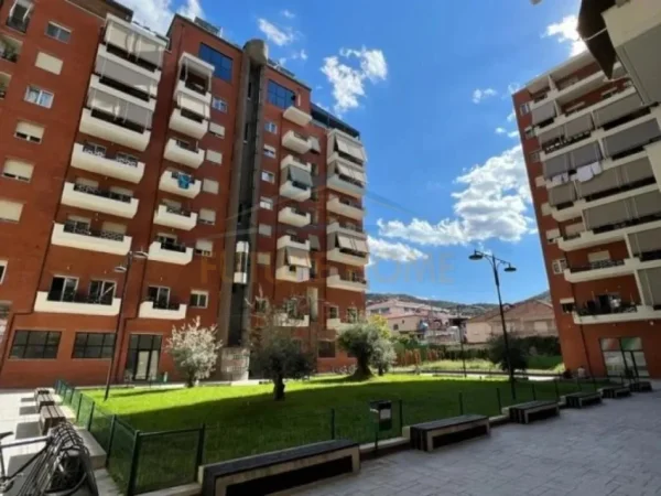 Tirane, shitet apartament duplex 1+1 Kati 1, 39 m² 119.000 € (Golden Park 3)