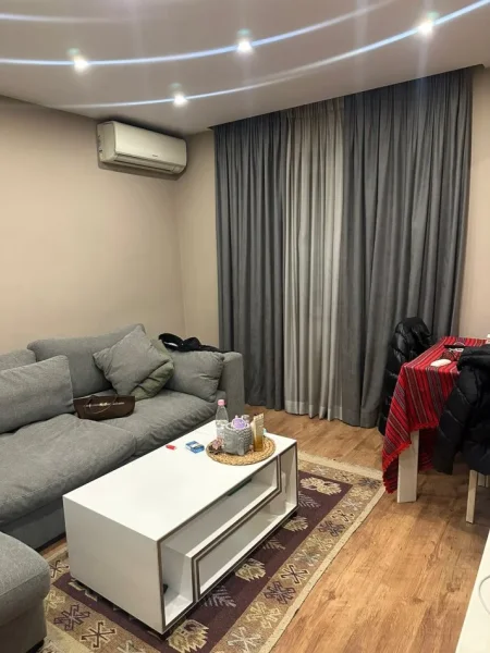 Tirane, jepet me qera apartament 1+1 Kati 3, 65 m² 550 €, Përball Harry Fultz, Zogu i Zi,Tiranë.