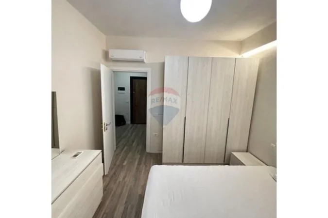 Tirane, jepet me qera apartament 1+1 Kati 2, 120 m² 500 € (Urban Gate)