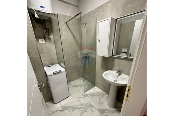 Tirane, jepet me qera apartament 1+1 Kati 2, 120 m² 500 € (Urban Gate)