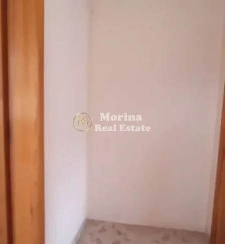Tirane, jepet me qera shtepi 1+1 Kati 3, 60 m² 300 € (Oxhaku)