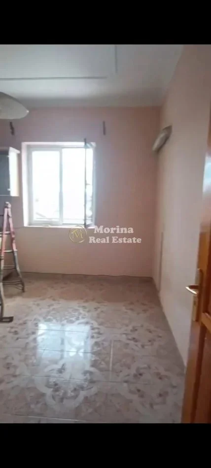 Tirane, jepet me qera shtepi 1+1 Kati 3, 60 m² 300 € (Oxhaku)