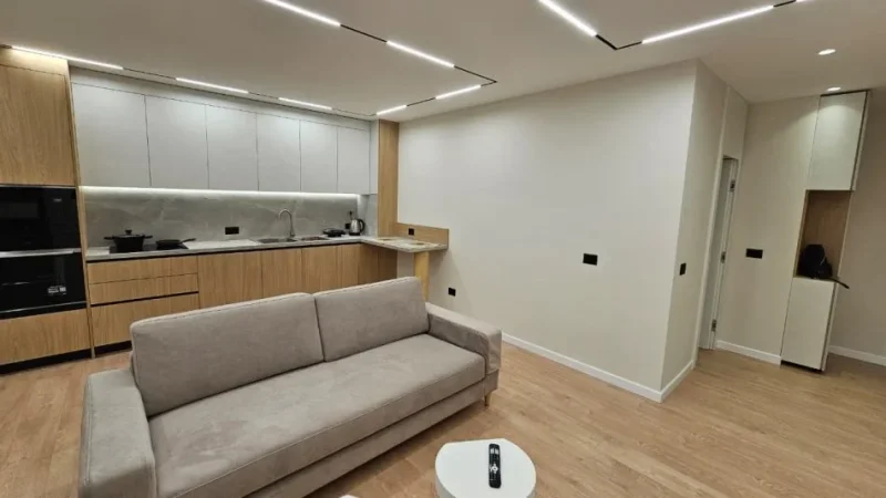 Tirane, jepet me qera apartament 2+1 , 75 m² 800 € (Komuna e Parisit, prane rrethit)