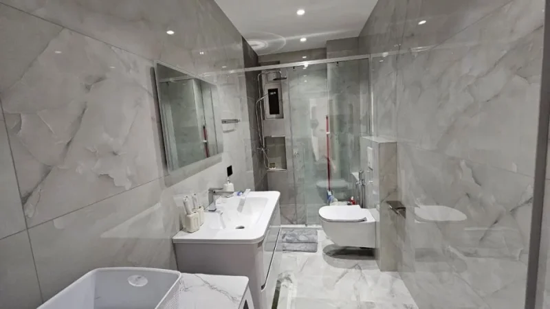 Tirane, jepet me qera apartament 2+1 , 75 m² 800 € (Komuna e Parisit, prane rrethit)