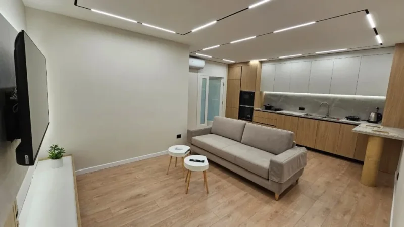 Tirane, jepet me qera apartament 2+1 , 75 m² 800 € (Komuna e Parisit, prane rrethit)