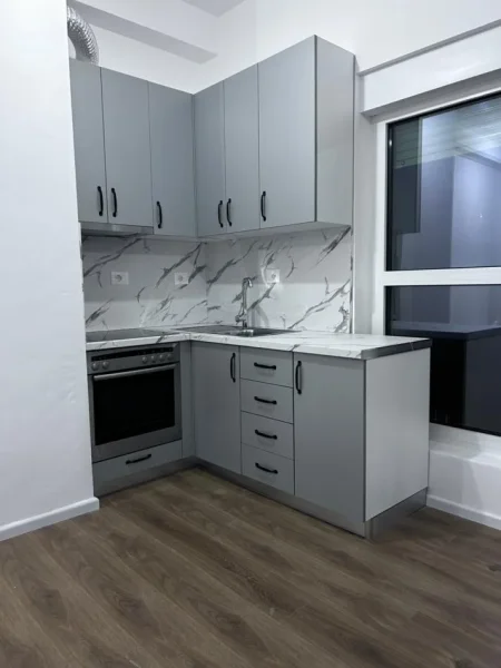 Tirane, jepet me qera apartament 1+1 Kati 8, 60 m² 