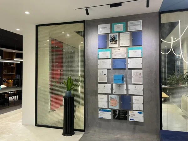 Tirane, shitet dyqan Kati 0, 101 m² 250.000 € (LIQENI I THATE)