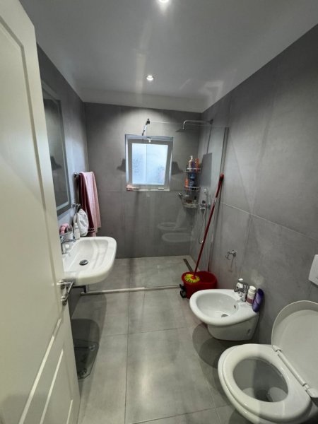 Tirane, shitet apartament 1+1 Kati 4, 67 m² 115.000 € (Shkolla "Vasil Shanto", prane KESH)