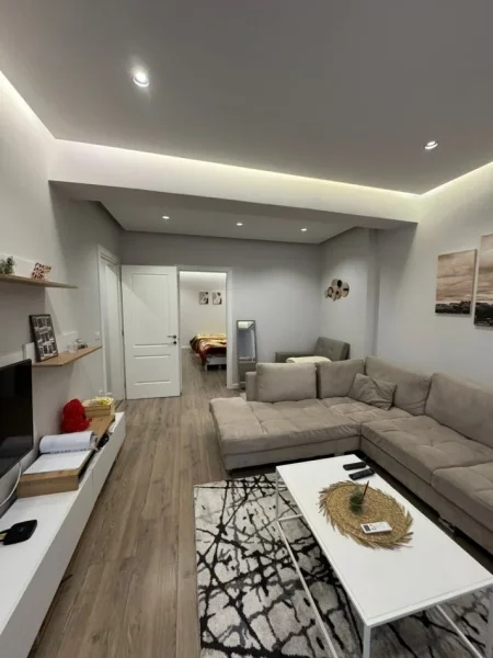 Tirane, shitet apartament 1+1 Kati 4, 67 m² 115.000 € (Shkolla "Vasil Shanto", prane KESH)