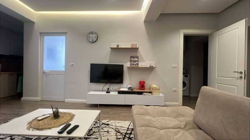 Tirane, shitet apartament 1+1 Kati 4, 67 m² 115.000 € (Shkolla "Vasil Shanto", prane KESH)